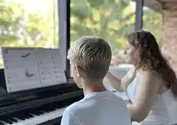 genç piyano kursu eğitmenleri